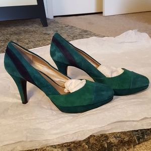 Bandolino teal/hunter/navy suede platform heels